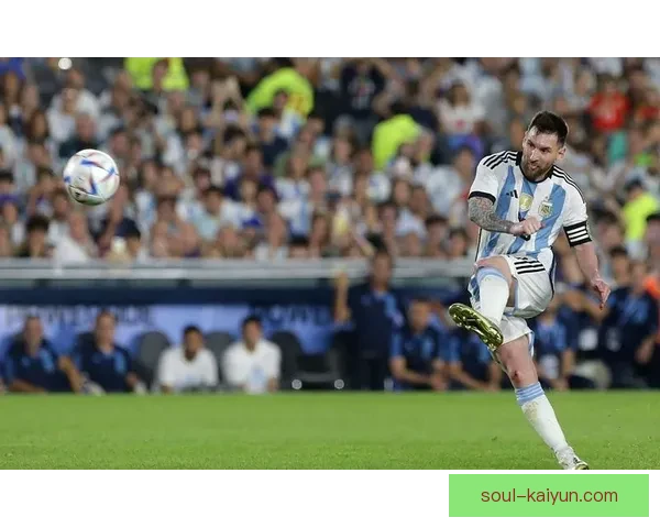 梅西状态回暖，任意球表现持续提升引关注