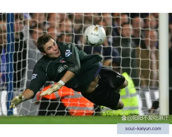 诺伊尔足球影响力持续增强，备受关注的表现令其在球队中愈发重要。