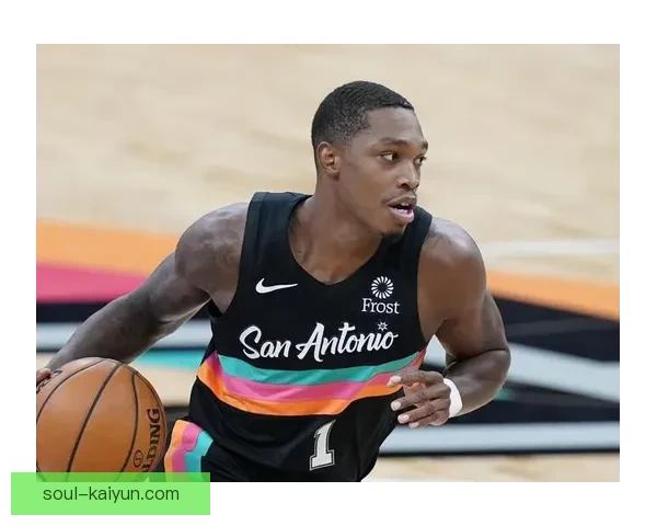 阿库尼亚边后卫风格解析：作为球队的关键角色，他在攻防两端的表现备受关注。