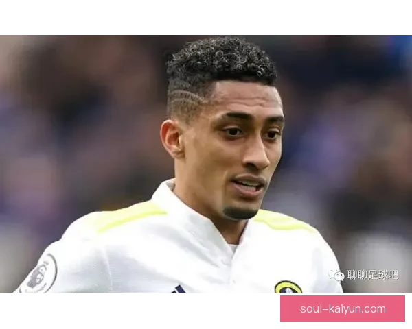 拉菲尼亚双脚能力展示：技术均衡表现稳健